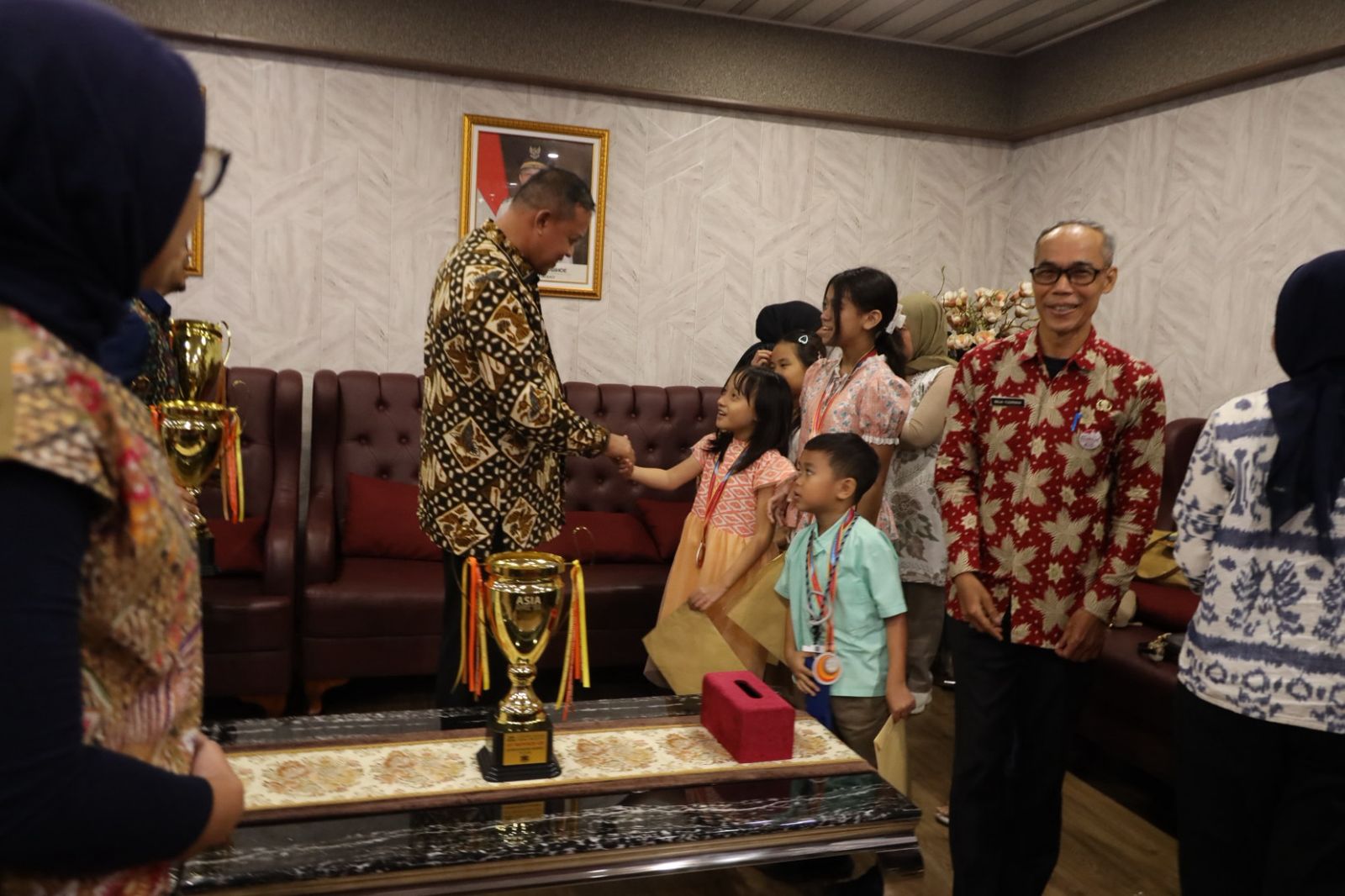 Wali Kota Bekasi Terima Audiensi Sanggar Gantari Gita Khatulistiwa, Prestasi Internasional Jadi Motivasi Sanggar Lain