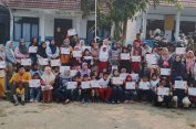 Sinergi PDI-P, dr. Juwita Wulandari Salurkan PIP Aspirasi Bonnie Triana di SDN 5 Muara Ciujung Timur